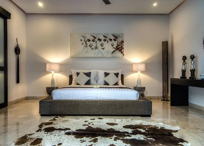 Hotel The 4*