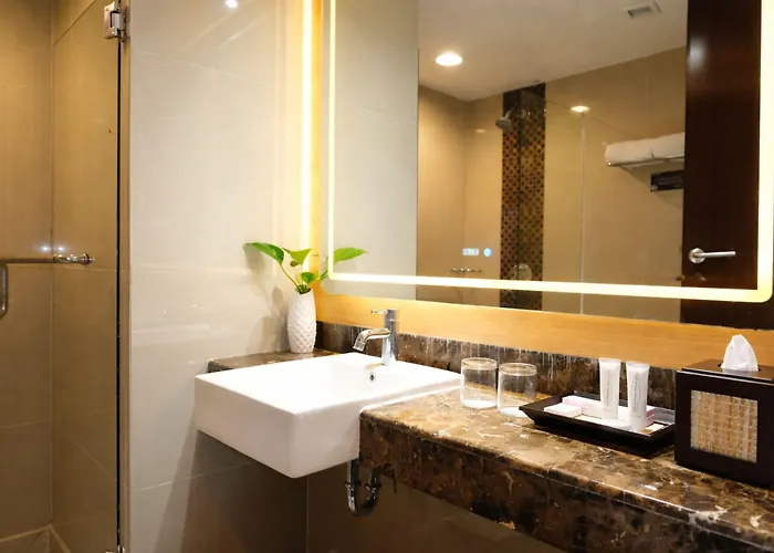 Hotel The 4*